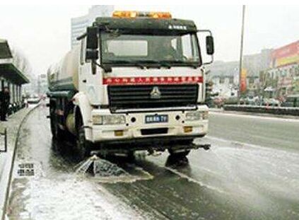 真的嗎？下大雪灑水車“噴水”？利發融雪劑為你解密